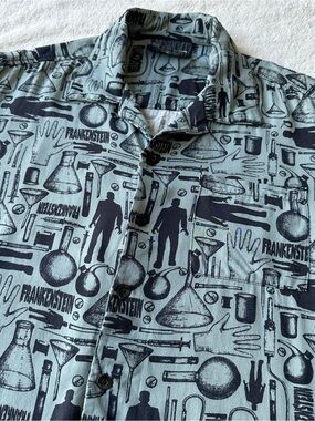 Universal Studios Monsters Frankenstein Men's Shirt sz Small Gray Button-Up